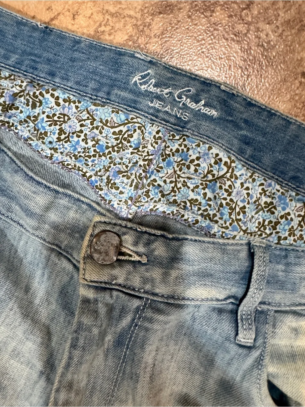 Robert Graham Men’s Light Wash Distressed Jeans Straight Leg